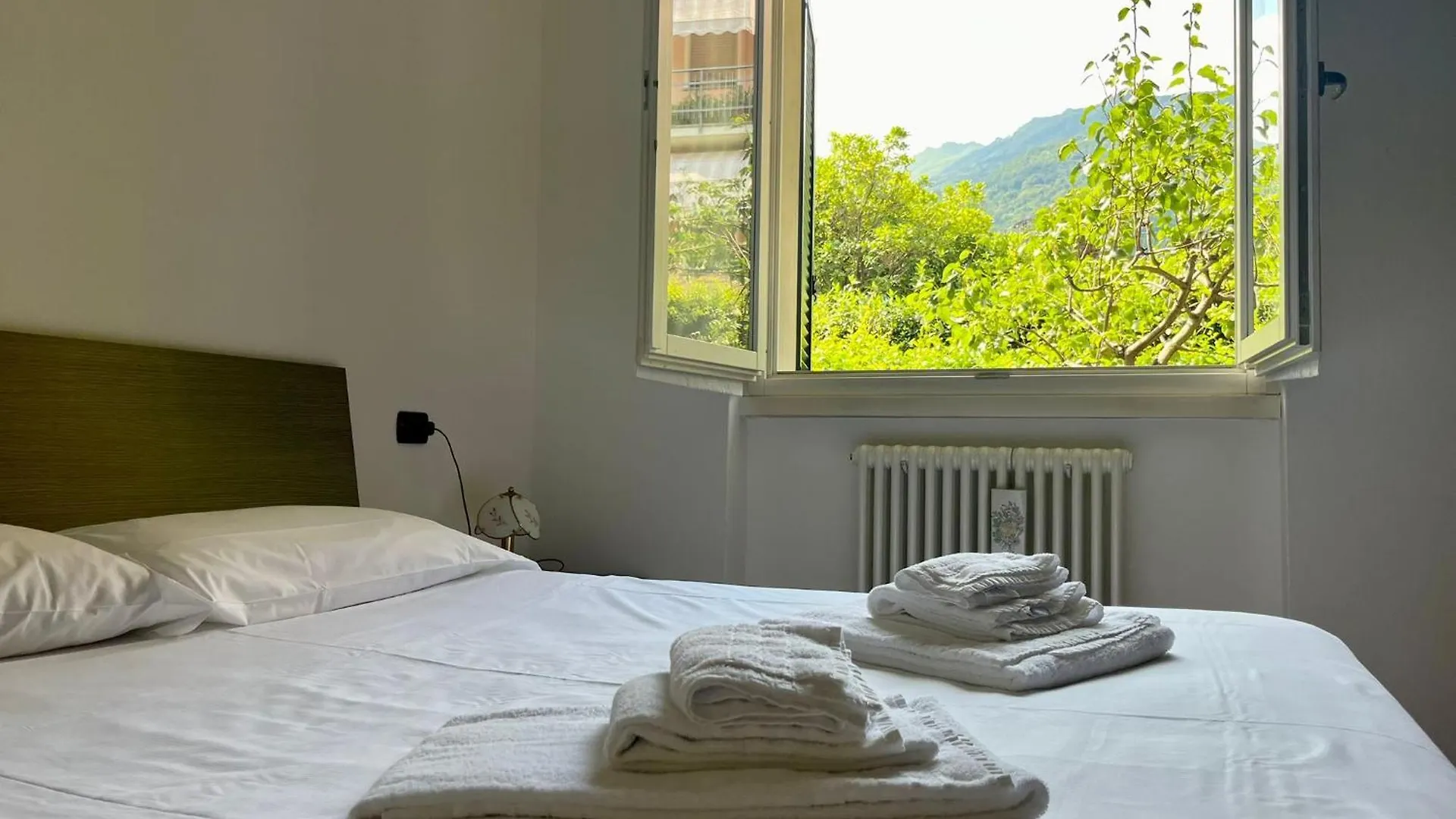 Apartment With Garden And Garage Dongo - Larihome A28 0*,  Italia