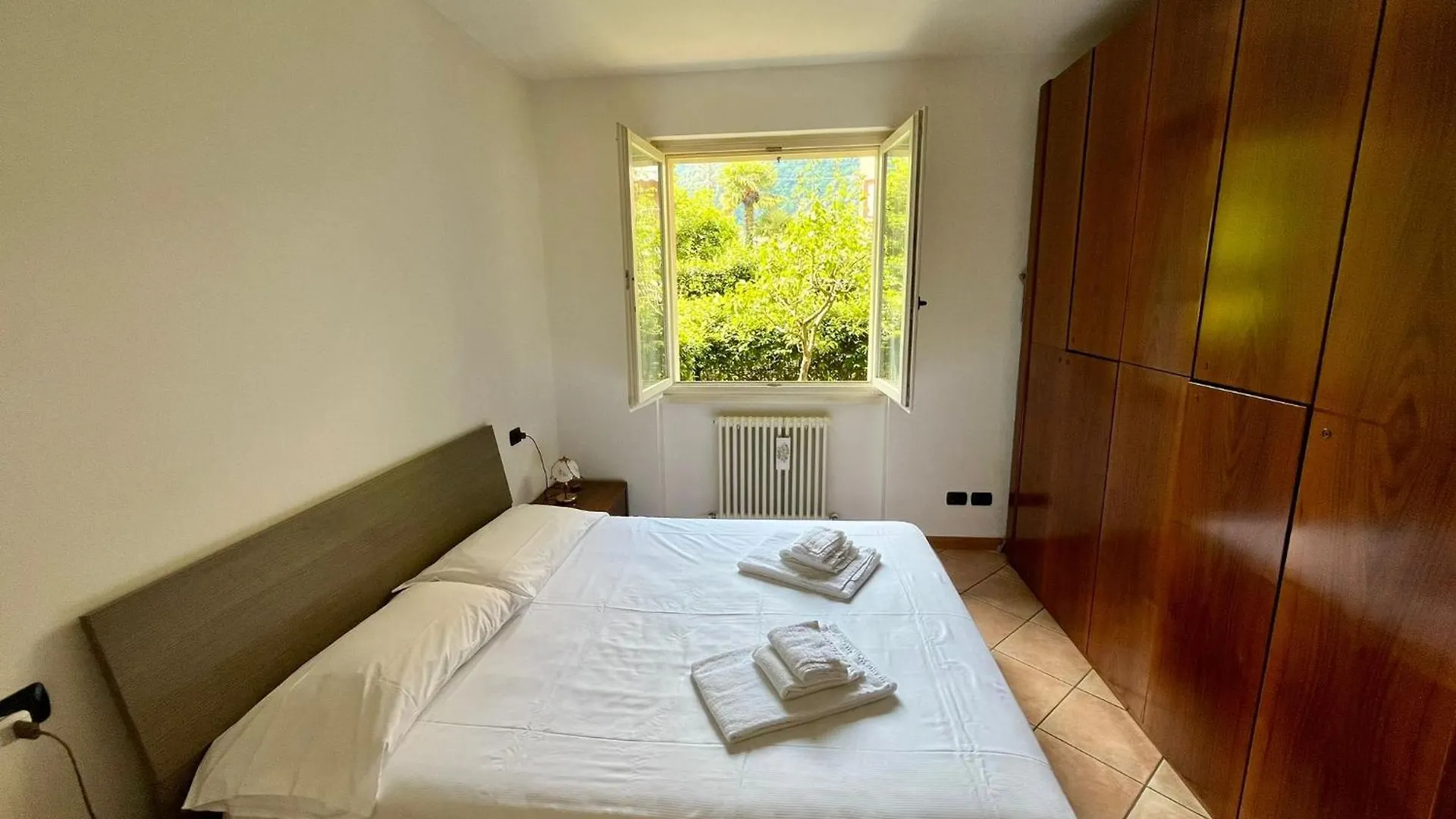 Apartment With Garden And Garage Dongo - Larihome A28